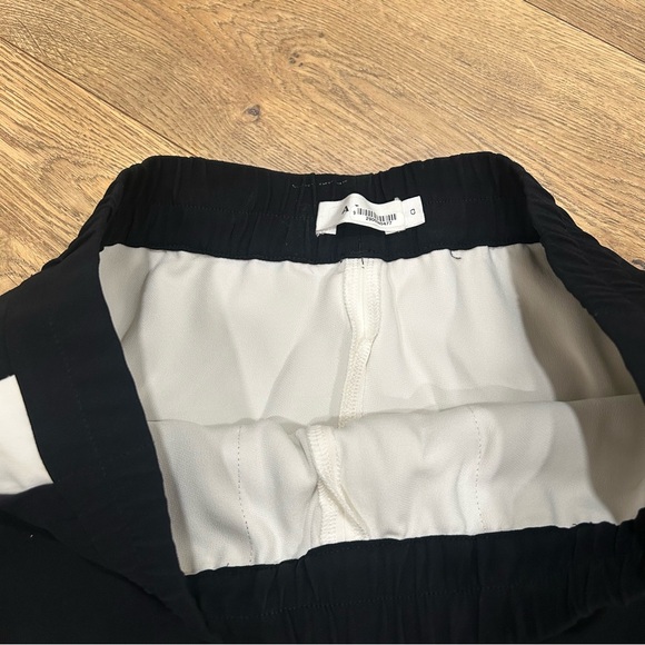 A.L.C black and white colorblock shorts with scallop hem - Size 0 - Picture 4 of 8